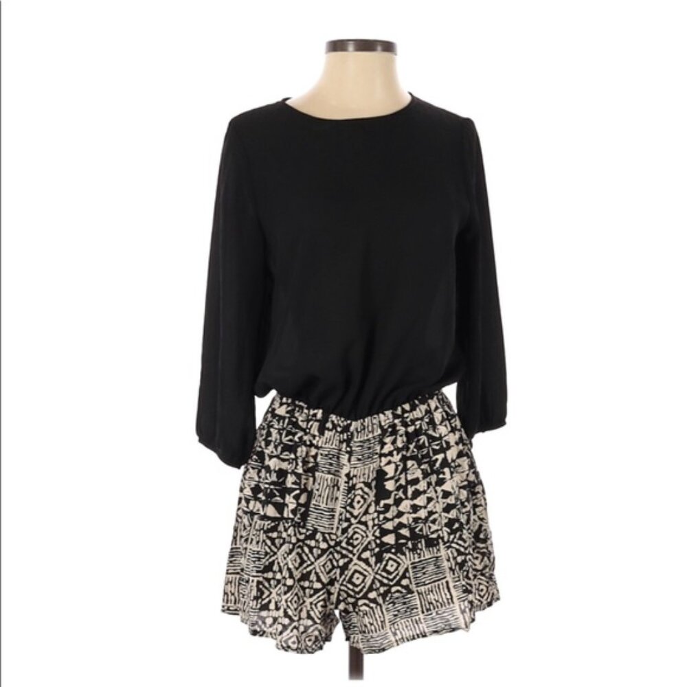 0083 NWT Alythea romper with open back sz S